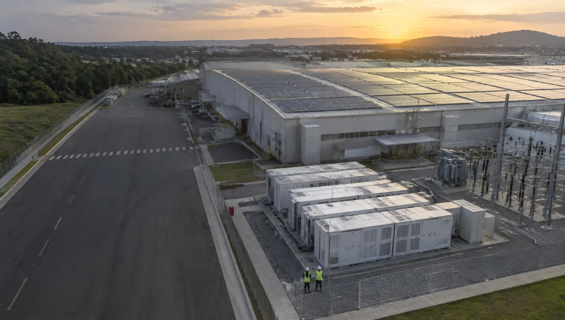 Complexo industrial com usina solar e sistema de baterias BESS